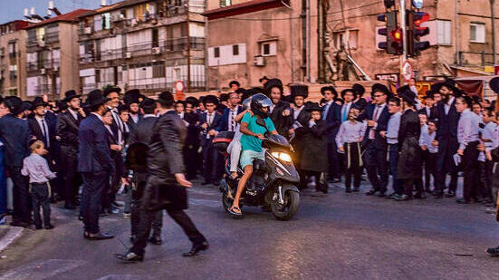 הפגנת חרדים בבני־ברק נגד עבודות הרכבת הקלה בשבת, 2018 | צילום: יובל חן yk14331273