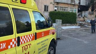  פיצוץ בלון גז בבניין דירות ברחוב שאול המלך בפתח תקווה