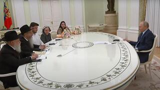 אלכסנדר סשה טרופנוב ומשפחתו נפגשו עם נשיא רוסיה ולדימיר פוטין