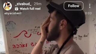 שורד השבי אלי-ה כהן  מתפלל במיגונית ממנה נחטף