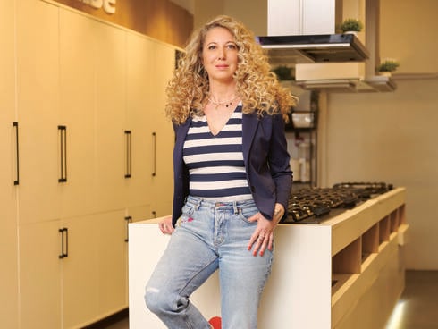 שמרית קאופמן. בצילום: כיריים גז gorenje בגימור שחור 90 ס”מ שמרית קאופמן. בצילום: כיריים גז gorenje בגימור שחור 90 ס”מ