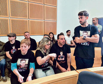 בני משפחתו וחבריו של גיא תימור ז"ל | צילום: מאיר אבן חיים yk14340278