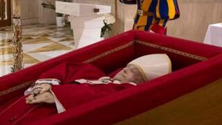 גופת האפיפיור פרנציסקוס, בתמונות שפרסם הוותיקן הבוקר ותיקן הוותיקן גופת ה אפיפיור האפיפיור פרנציסקוס פרנסיסקוס