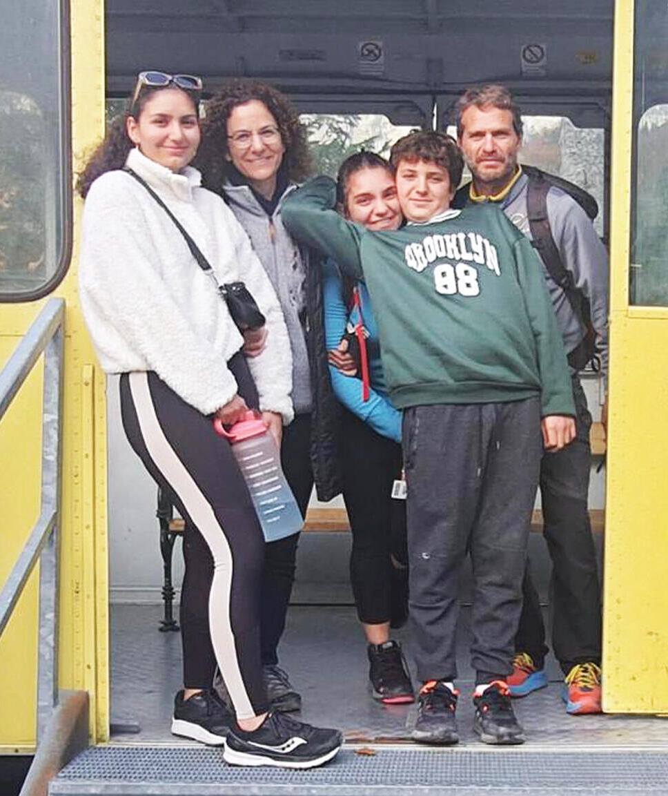 עמית, עינת וילדיהם בחופשה. “היה אבא מאוד משמעותי, אבא כיפי" (אלבום משפחתי) yk14341363