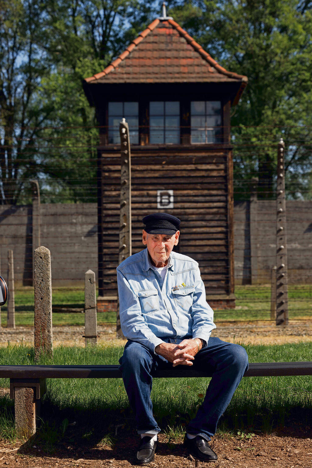 "כשראיתי את היישובים בעוטף עזה עולים באש זה עשה לי פלאשבק לליל הבדולח". ג'ורג' שפי מתחת למגדל השמירה ליד הגדר החשמלית, השבוע | צילום: זיו קורן yk14345985