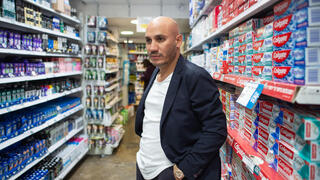 ליאור עדיקה בחנות בתלפיות