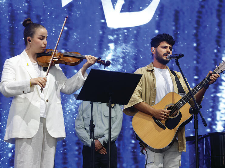 ממשיכים לנגן. אגם ברגר ודניאל וייס yk14347295