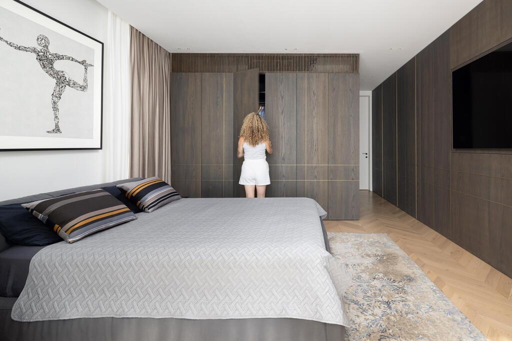 Woodwork in the master bedroom (Photo: Shai Epstein) פנטהאוז בצפון תל אביב, עיצוב: שמרית קאופמן