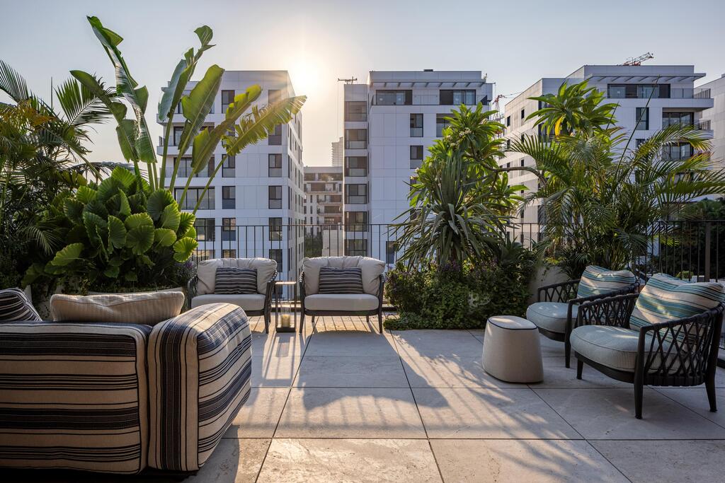 Tropical feel in the urban terrace (Photo: Shai Epstein) פנטהאוז בצפון תל אביב, עיצוב: שמרית קאופמן