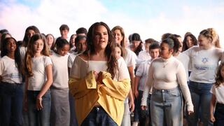 נטע ברזילי ומשתתפי הקליפ