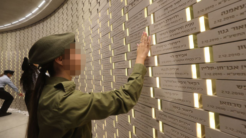 מתייחדים עם הנופלים: טקס הקראת שמות חללי מערכות ישראל | ישיר