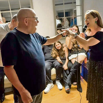 חגיגת יום הולדת 68 של יו"ר ההסתדרות: רגעי הסוד והרגש