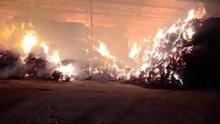 מתבן עלה באש במושב שרונה