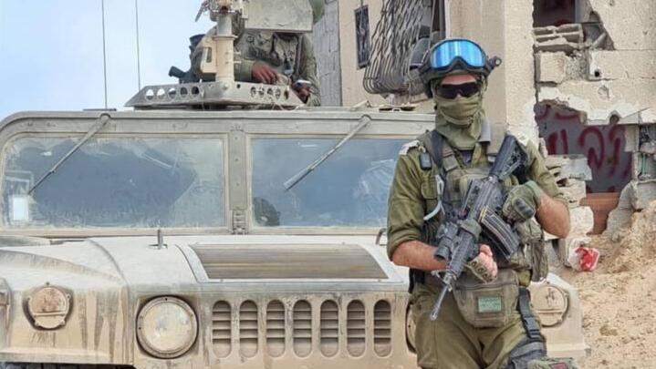 "הכי קל להישאר בבית עם הילד - אבל אני לא יכול". מור, חוג"ד בשריון משרת המילואים מור בן אסייג, חובש גדודי בשריון
