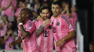 מסי חוגג עם סוארס ופיקו