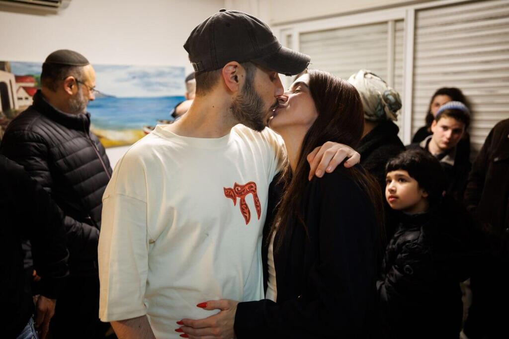 צילום: זיו קורן זיו קורן ליווה את שורד השבי אלי-ה כהן בשובו לישראל משבי חמאס