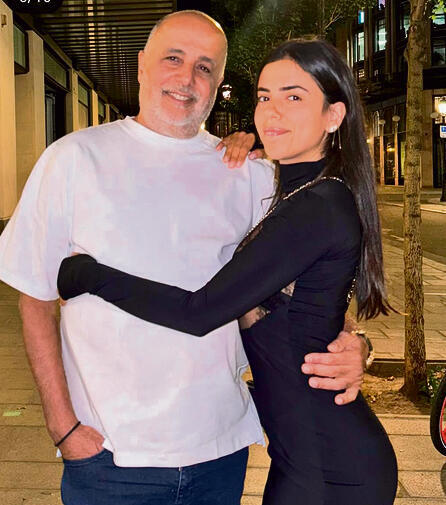 "אם אני לא אעבוד אבא שלי יגלגל אותי מהבית" | צילום: מתוך האינסטגרם yk14352934