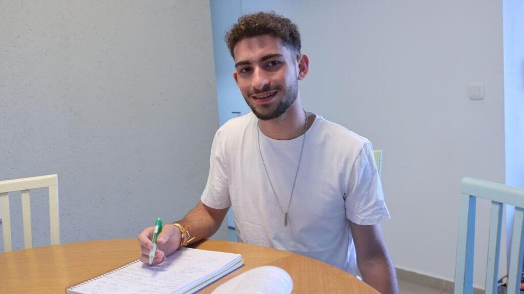 "אין סיכוי שנהיה תיכוניסטים רגילים". יו"ר מועצת התלמידים דרור כהן (צילום: מוטי קמחי ) דרור כהן, תלמיד בכיתה י"א