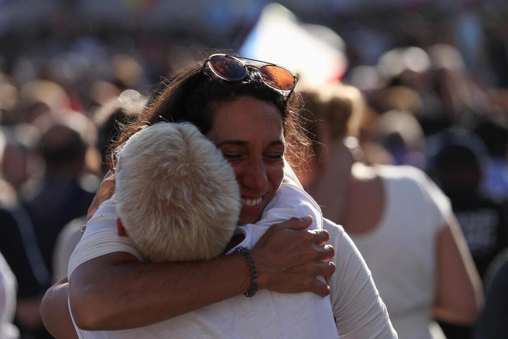 צילום: REUTERS/Hannah McKay עשן לבן ותיקן אפיפיור