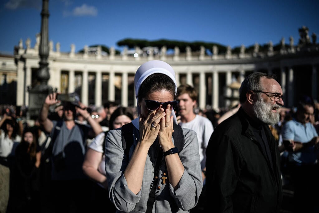 צילום: REUTERS/DYLAN MARTINEZ עשן לבן ותיקן אפיפיור