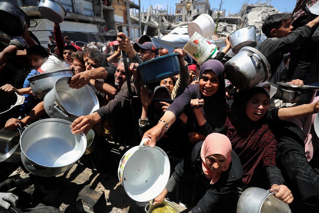 People line up for food distribution in Gaza (Photo: Mahmoud Issa) People line up for food distribution in Gaza