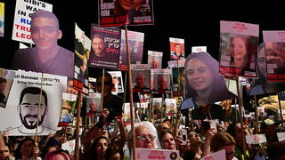   עצרת הכיכר החטופים בתל אביב 