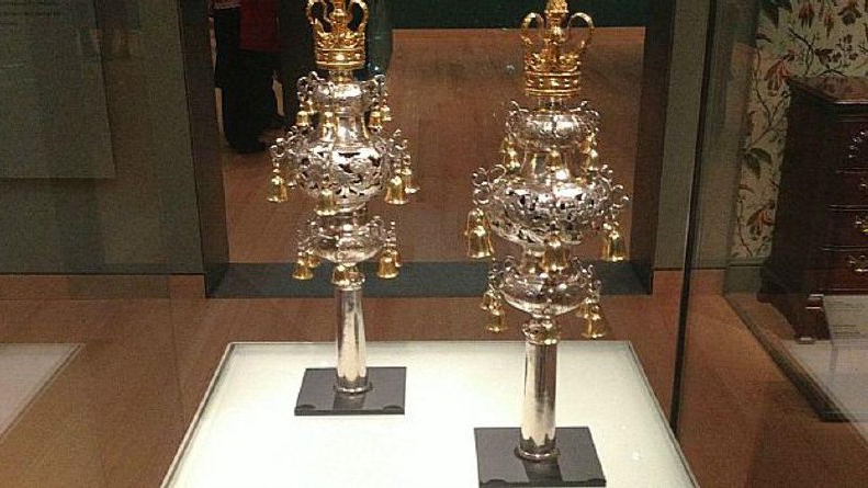 Silver finials from the synagogue (Photo: Touro Synagogue Foundation) Powelliphanta augusta