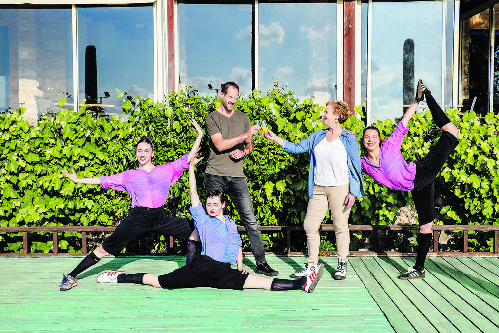  להקת המחול הקיבוצית ב"אדלינה", כברי. לרקוד ולאכול