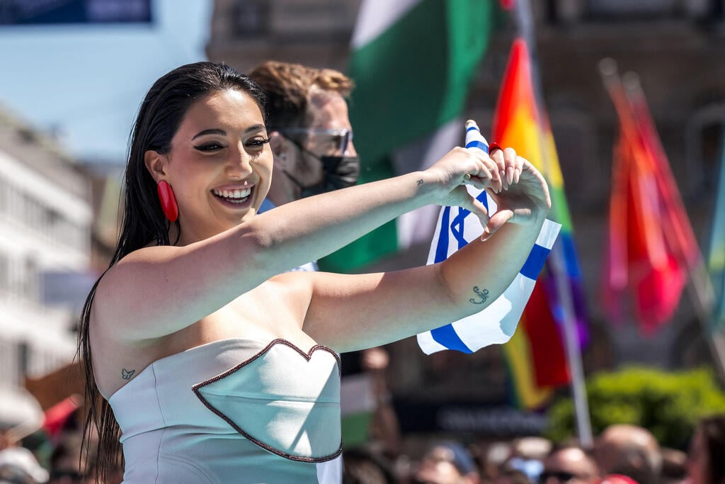 יובל רפאל במצעד המשלחות של אירוויזיון 2025