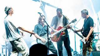 מוניקה סקס בחגיגות ה-30 ל״פצעים ונשיקות״ בקיסריה