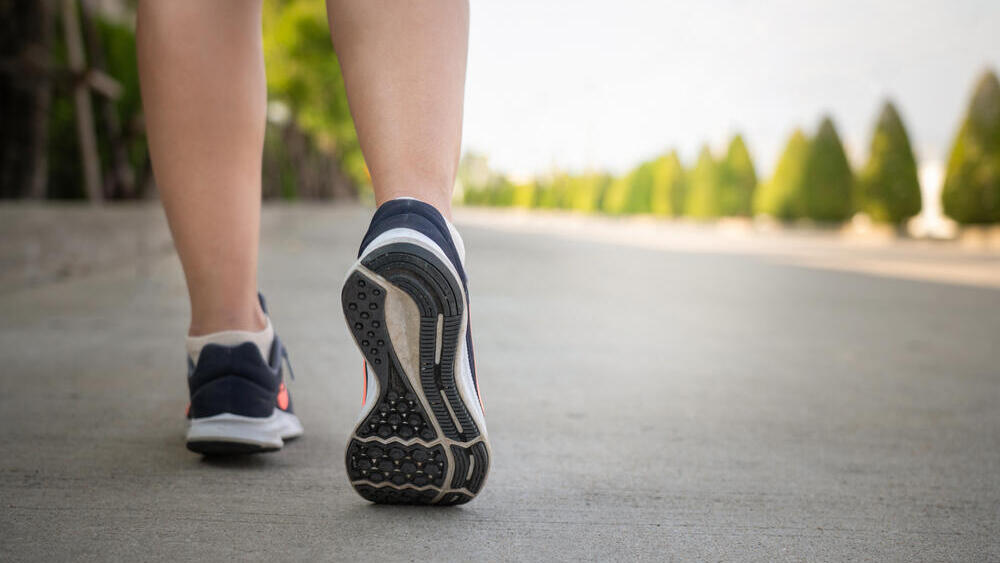 גם 7,000 צעדים יספיקו. הליכה (צילום: shutterstock) הליכה