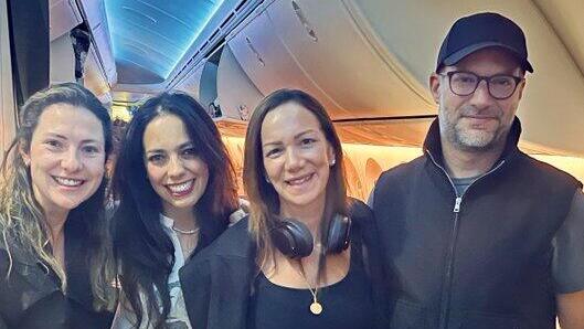 שליחו של טראמפ, אדם בוהלר, ויעל, אימו של עידן אלכסנדר, בדרכם לישראל