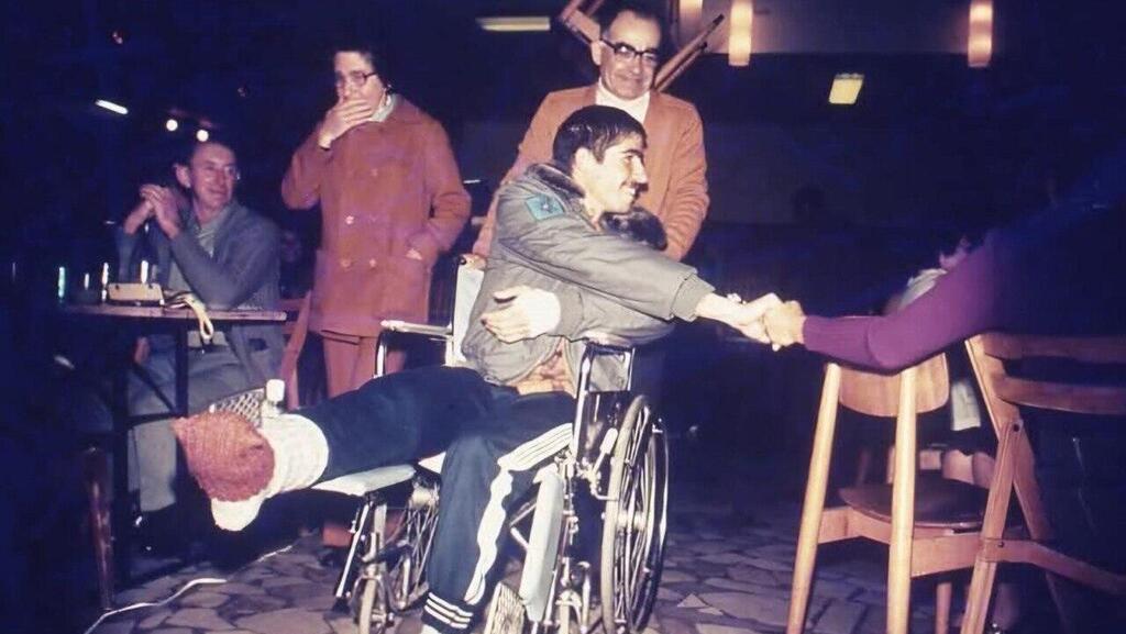 קבלת הפנים לקצירי בחדר האוכל של קיבוץ חצור, 1973 ישי קצירי שנפל בשבי המצרי בחדר האוכל בקיבוץ חצור אחרי שחרורו מהשבי