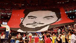 דגל עם דמותו של הירש גולדברג פולין ז