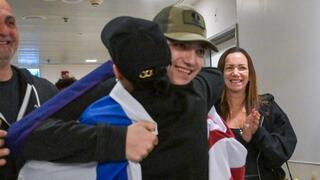 עידן אלכסנדר נפגש עם בני משפחתו לראשונה בבית החולים איכילוב