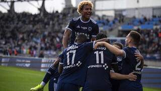 שחקני פריז FC חוגגים 