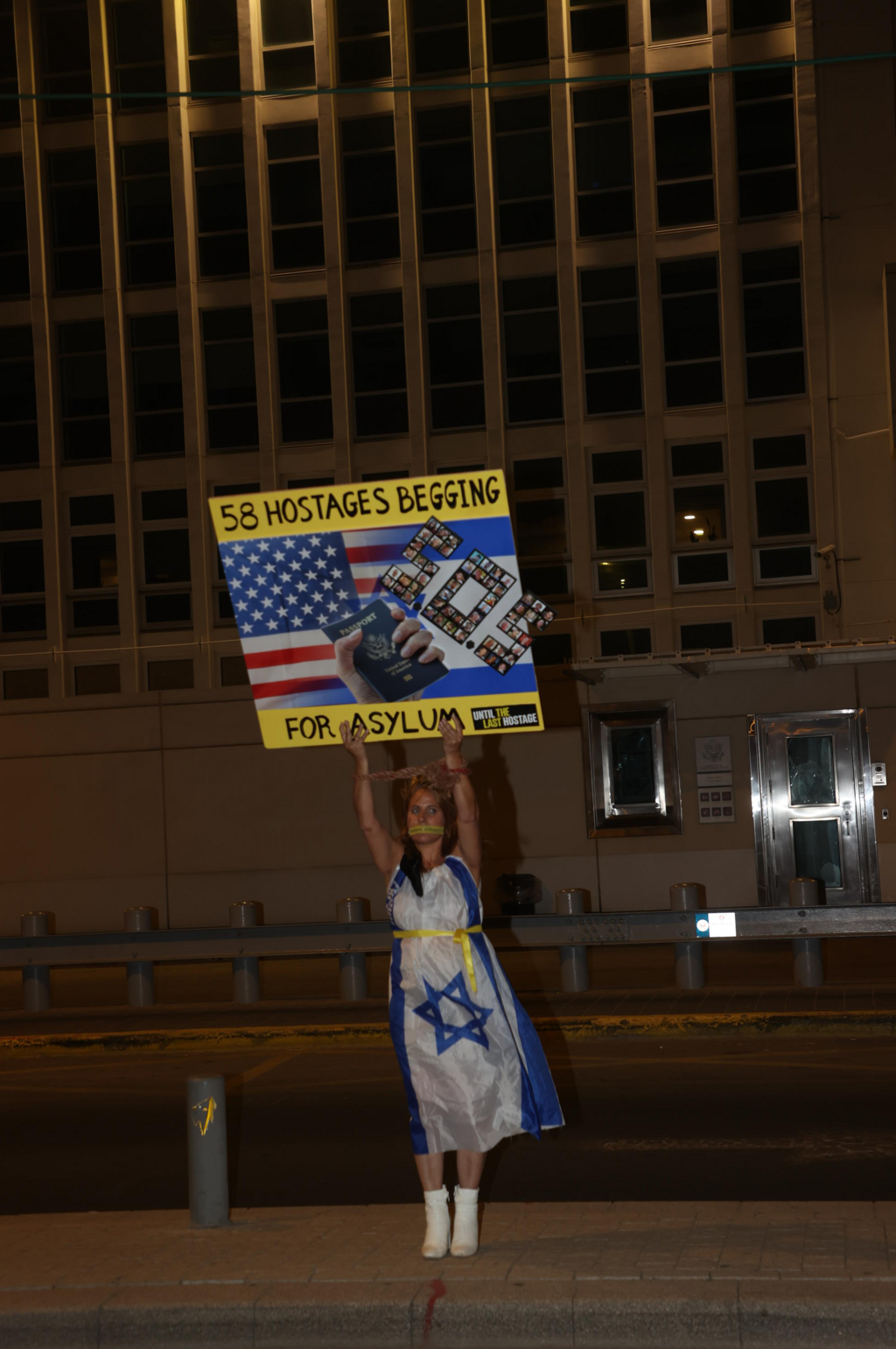 צילום: יריב כץ צעדת מחאה מכיכר הבימה לשגרירות ארה"ב בקריאה להחזיר את החטופים