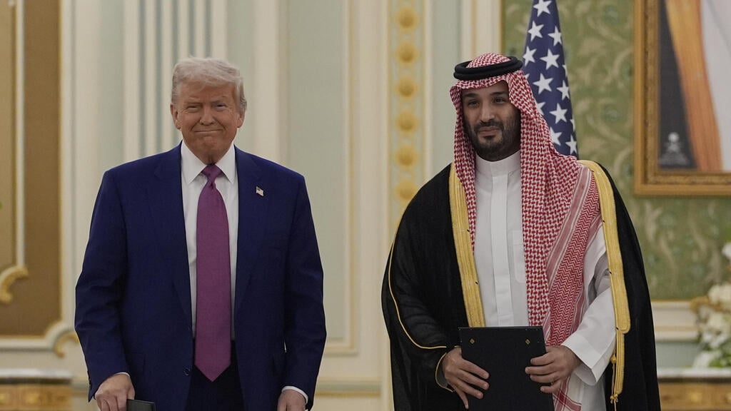 Trump and Saudi Crown Prince Mohammed Bin Salman (Photo: Alex Brandon / AP) דונלד טראמפ מוחמד בן סלמאן חתימה על הסכמים כלכליים אסטרטגיים ב סעודיה