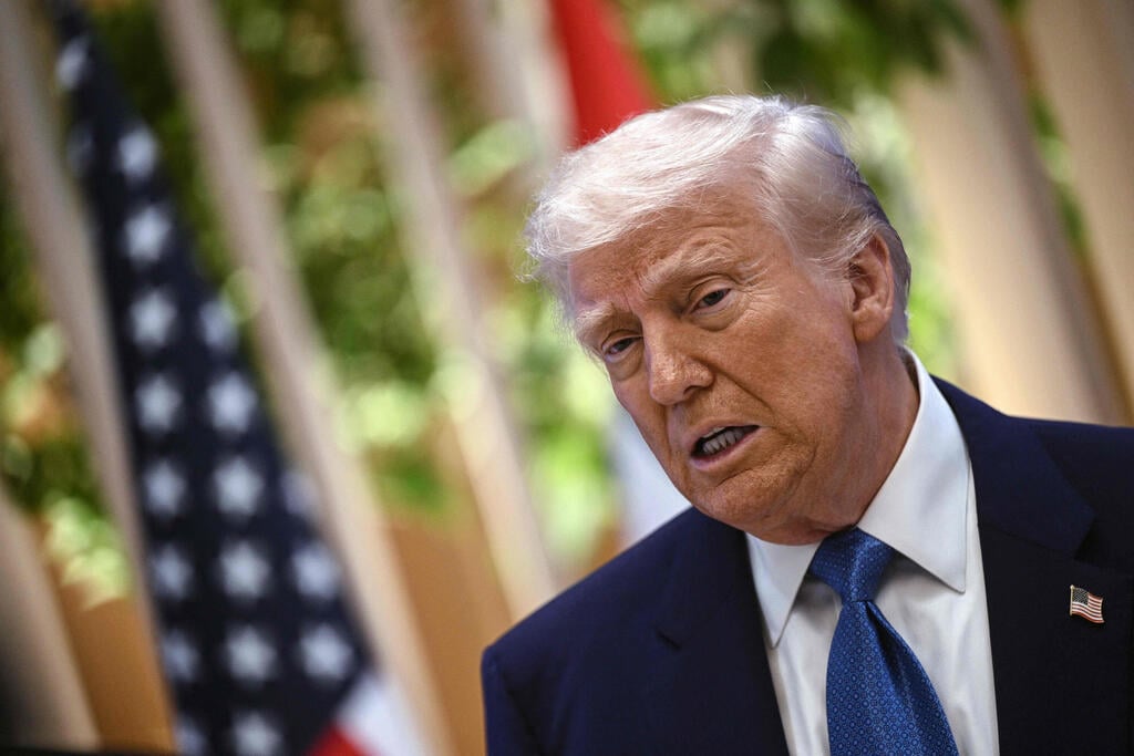 Donald Trump (Photo: Brendan SMIALOWSKI / AFP) נשיא ארה"ב טראמפ במפגש עם אנשי עסקים ב אבו דאבי איחוד האמירויות