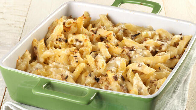  מאפה פסטה, גבינות ופטריות מיובשות