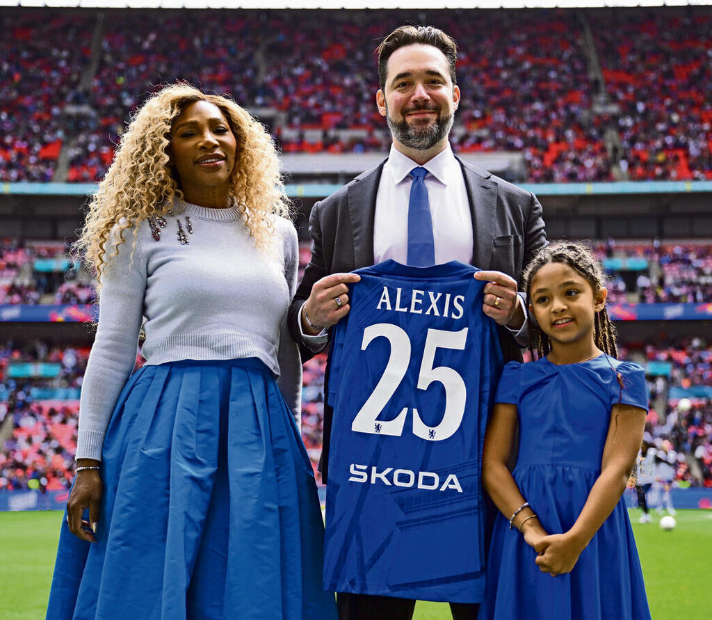 הפעם הוא בפרונט. אוהניאן עם סרינה והבת | צילום: Justin Setterfield - The FA, גטי אימג'ס yk14374409