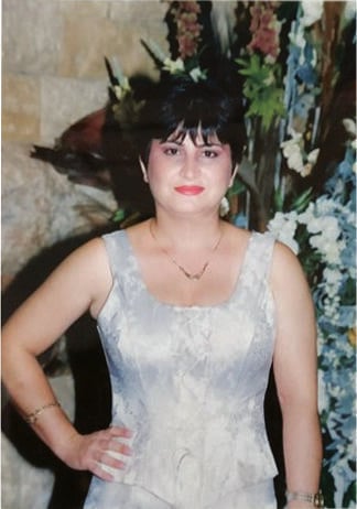 Perry at her brother's wedding before the revolution (Photo: Courtesy) פארה פרי בטהרן לפני המהפכה
