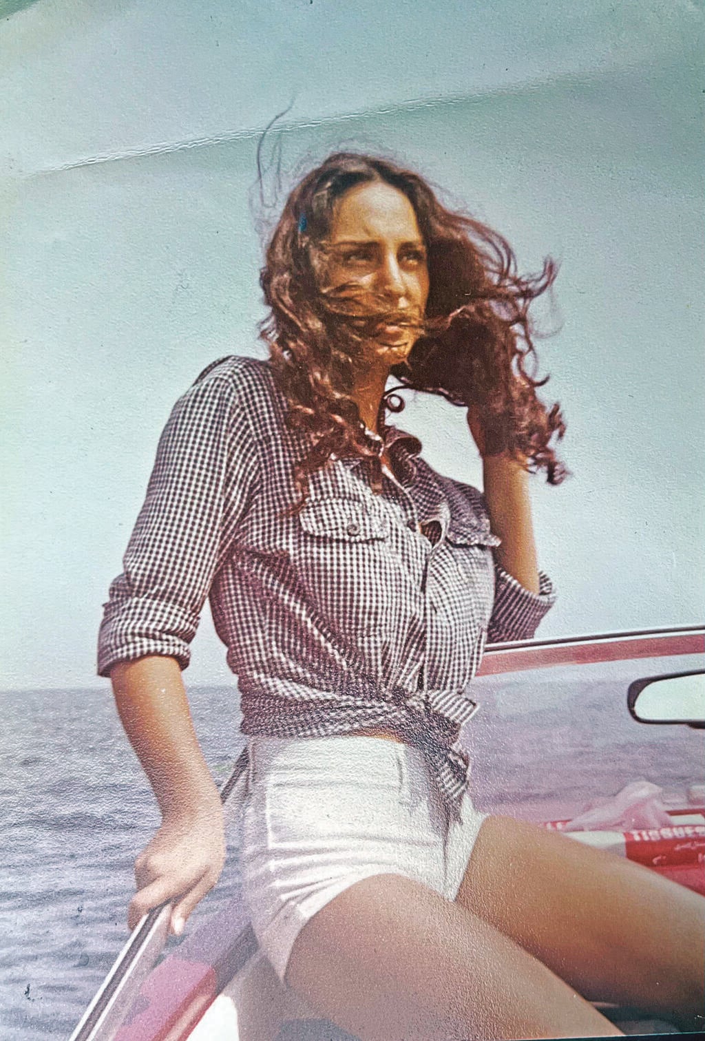 At the Caspian Sea before the revolution (Photo: Courtesy) מיקי טורקאן יצחקניא בטהרן לפני המהפכה
