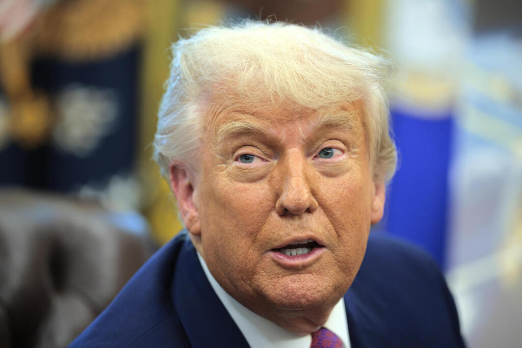 נשיא ארה"ב דונלד טראמפ נואם בחדר הסגלגל של הבית הלבן, הודיע על מגן ההגנה מפני טילים של כיפת הזהב (צילום: Chip Somodevilla/Getty Images) נשיא ארה"ב דונלד טראמפ נואם בחדר הסגלגל של הבית הלבן, הודיע על מגן ההגנה מפני טילים של כיפת הזהב