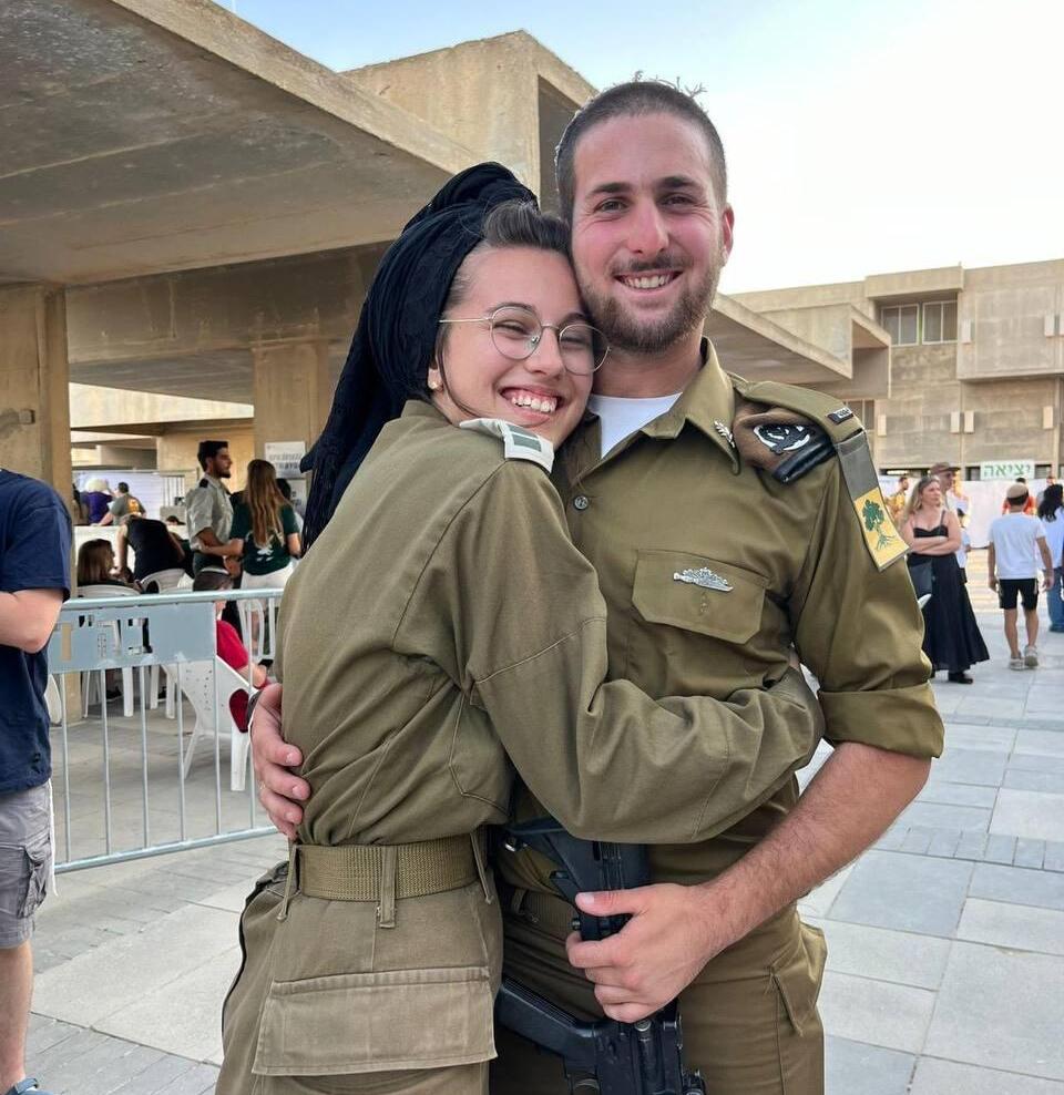 אהבה שנולדה מטרמפ בגיל 17. עברי ומרים דיקשטיין (צילום: מתוך אלבום משפחתי) מרים דיקשטיין אלמנתו של סגן עברי דיקשטיין ז"ל