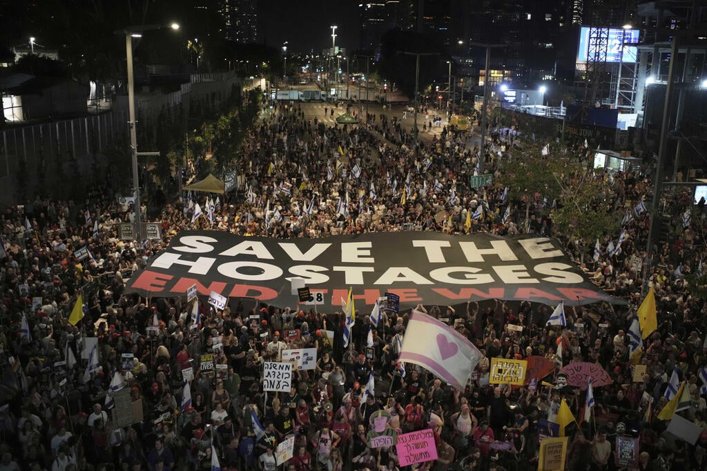 Photo: AP Photo/Leo Correa פנייה לטראמפ בהפגנה בבגין: Save the hostages, End the war