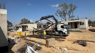 עבודות שיקום בקיבוץ נירים 