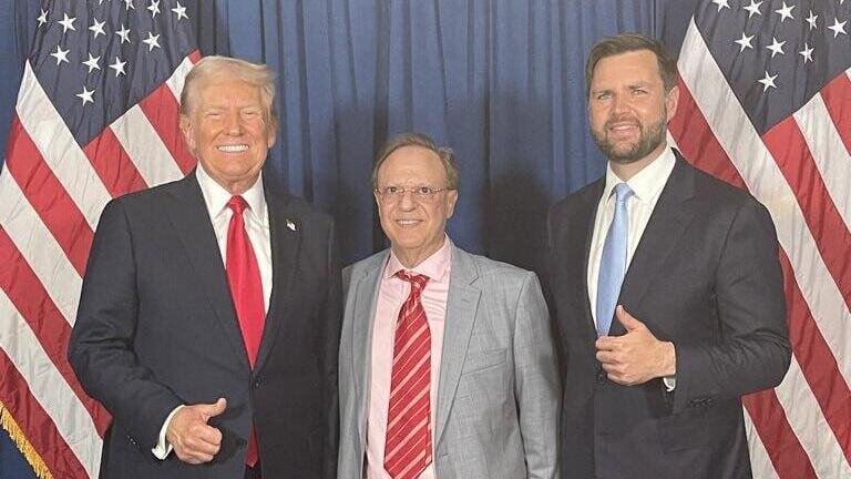 Bishara Bahbah with Donald Trump and J.D. Vance (Photo: X) בשארה בישארה בחבח עם דונלד טראמפ וג'יי די ואנס