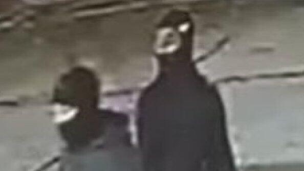 התוקפים כפי שתועדו במצלמת אבטחה