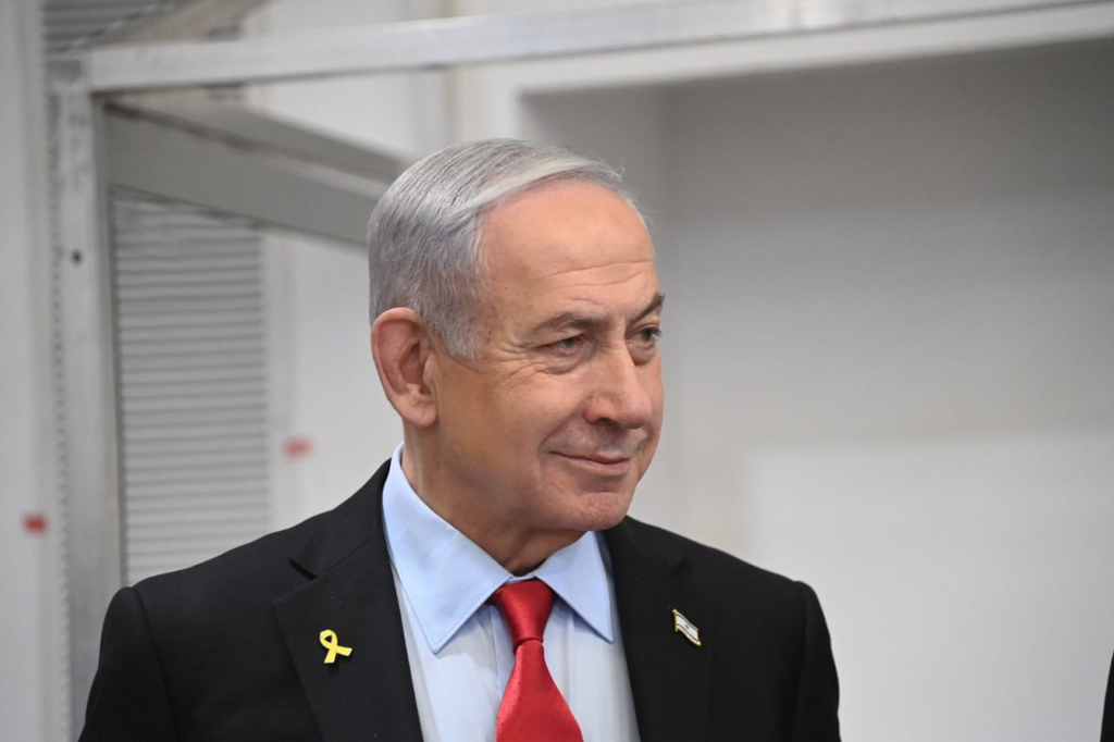 רה"מ בנימין נתניהו (צילום: יאיר שגיא) רה"מ בנימין נתניהו נכנס לאולם הדיונים במחוזי ת"א